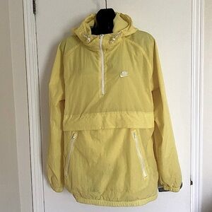 NIKE Anorak jacket Model #AR2212-785 yellow lightweight windbreaker Size Large